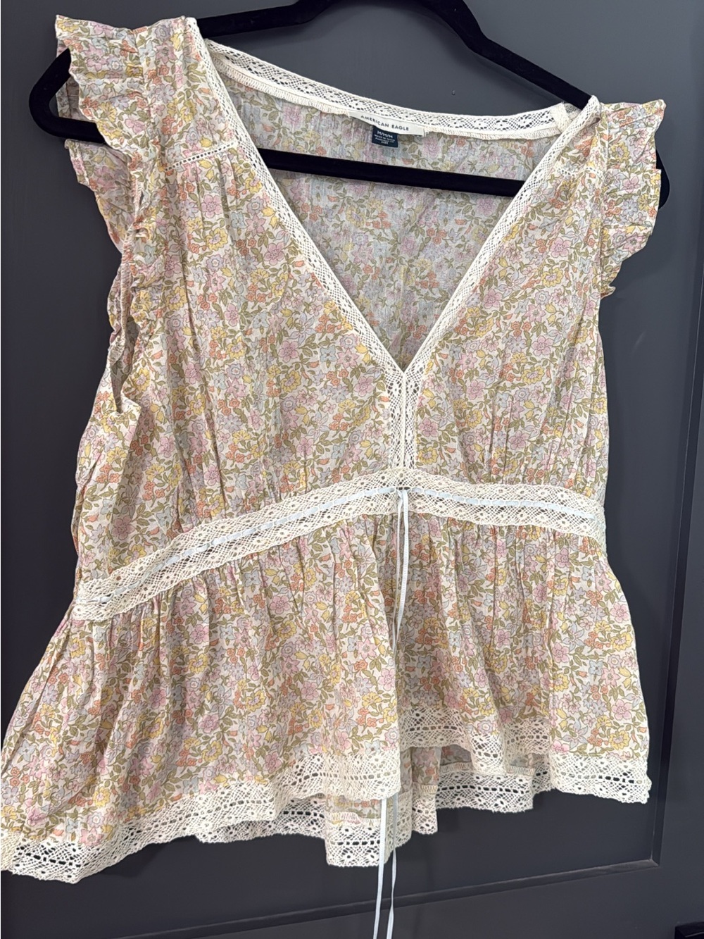 American Eagle Medium Floral Lace-Peplum